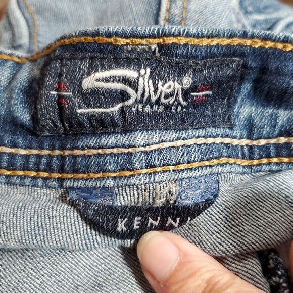 Silver Kenni Distressed Ankle/Cropped Jeans. Tapered. High-waisted. Size 18 - Picture 11 of 14